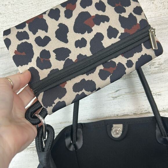 NWT - Neoprene Leopard Print All Purpose Bag - Picture 3 of 8